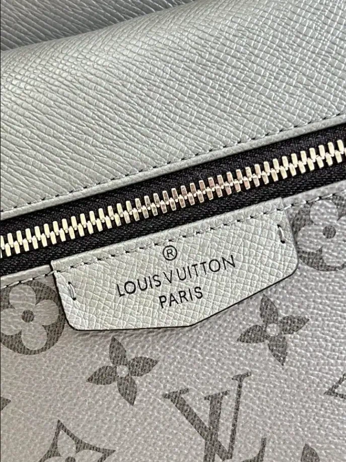 View 5 of LOUIS VUITTON DISCOVERY BACKPACK PM TAIGARAMA – LBV387