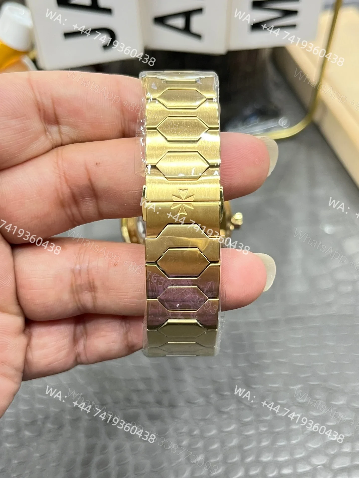 View 9 of Super Clone Vacheron Constantin Historiques 222 4200H/222J-B935 – Gold Dial
