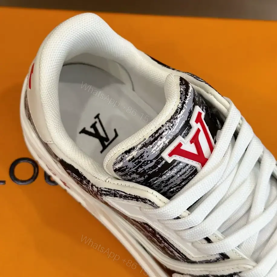 View 7 of LOUIS VUITTON TRAINER SNEAKERS IN BLACK AND WHITE – LSVT343