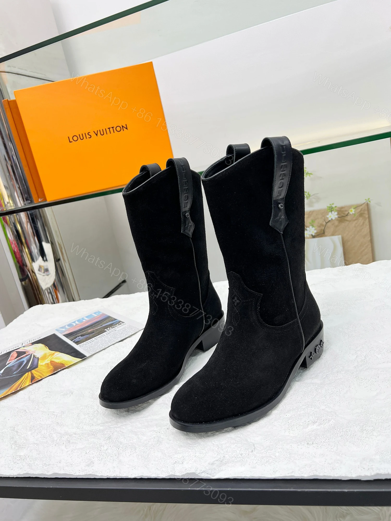 LV 精品仿製黑色麂皮女靴 優雅百搭款 — view 1