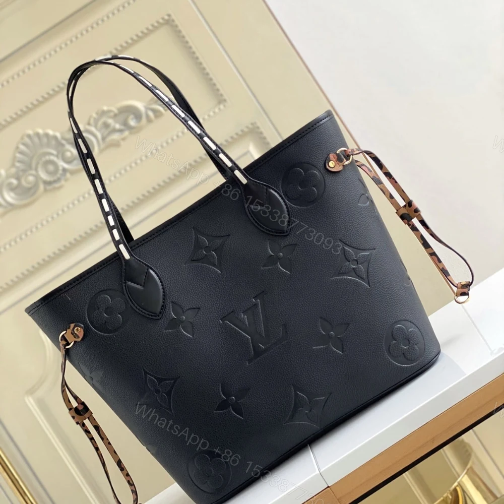 View 3 of Louis Vuitton Bolsa Neverfull MM Black 31Cm M45856