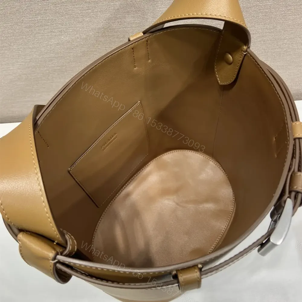 View 6 of 高仿Prada*Buckle系列1BE085小牛皮水桶包焦糖色免檢版