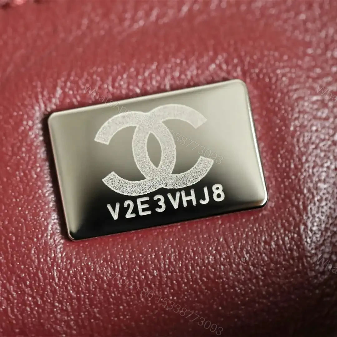 View 12 of 高仿Chanel*26S系列AS6233粒面小牛皮翻蓋包黑色超大號免檢版