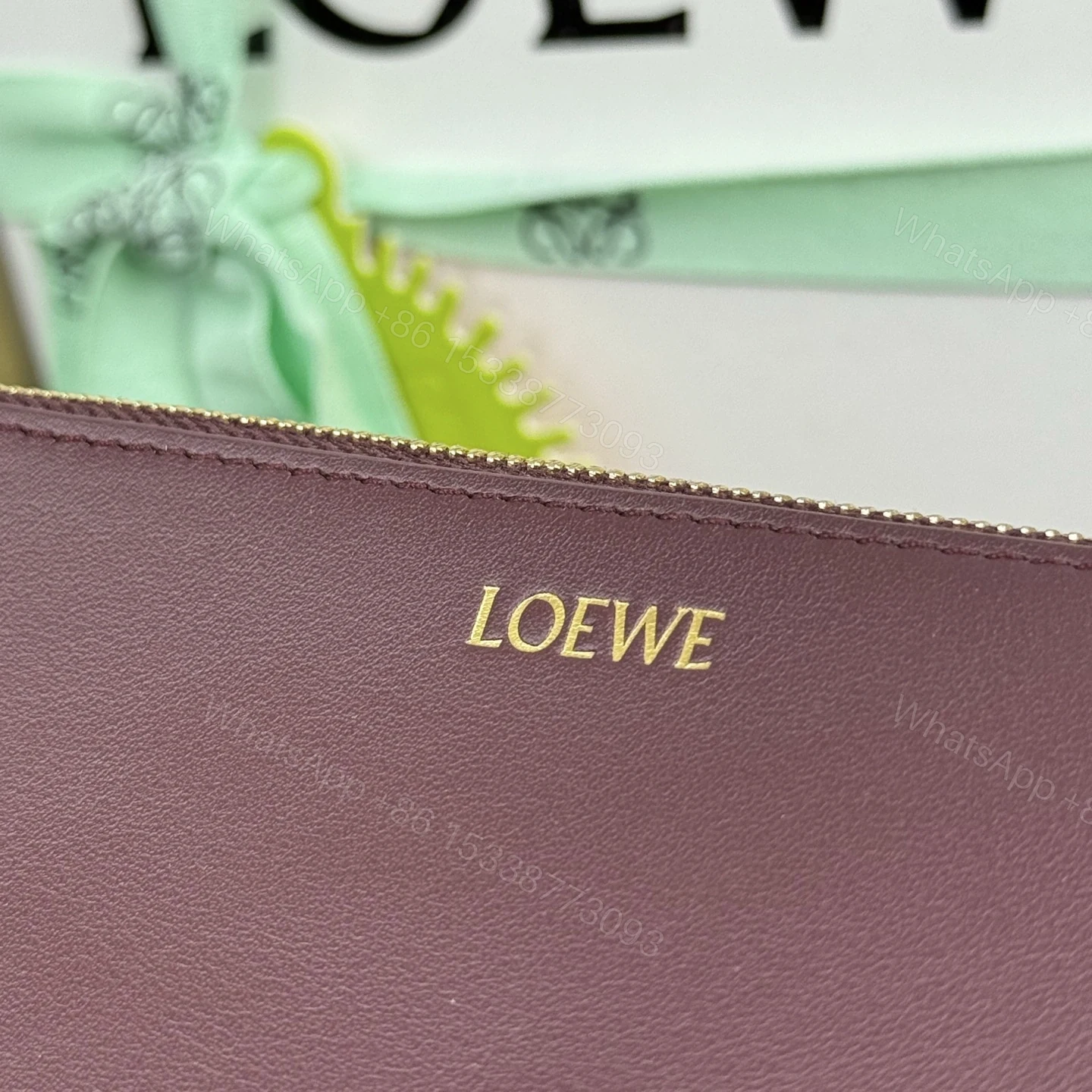 View 12 of 高仿Loewe*Fold系列7240小牛皮手提單肩包酒紅色免檢版