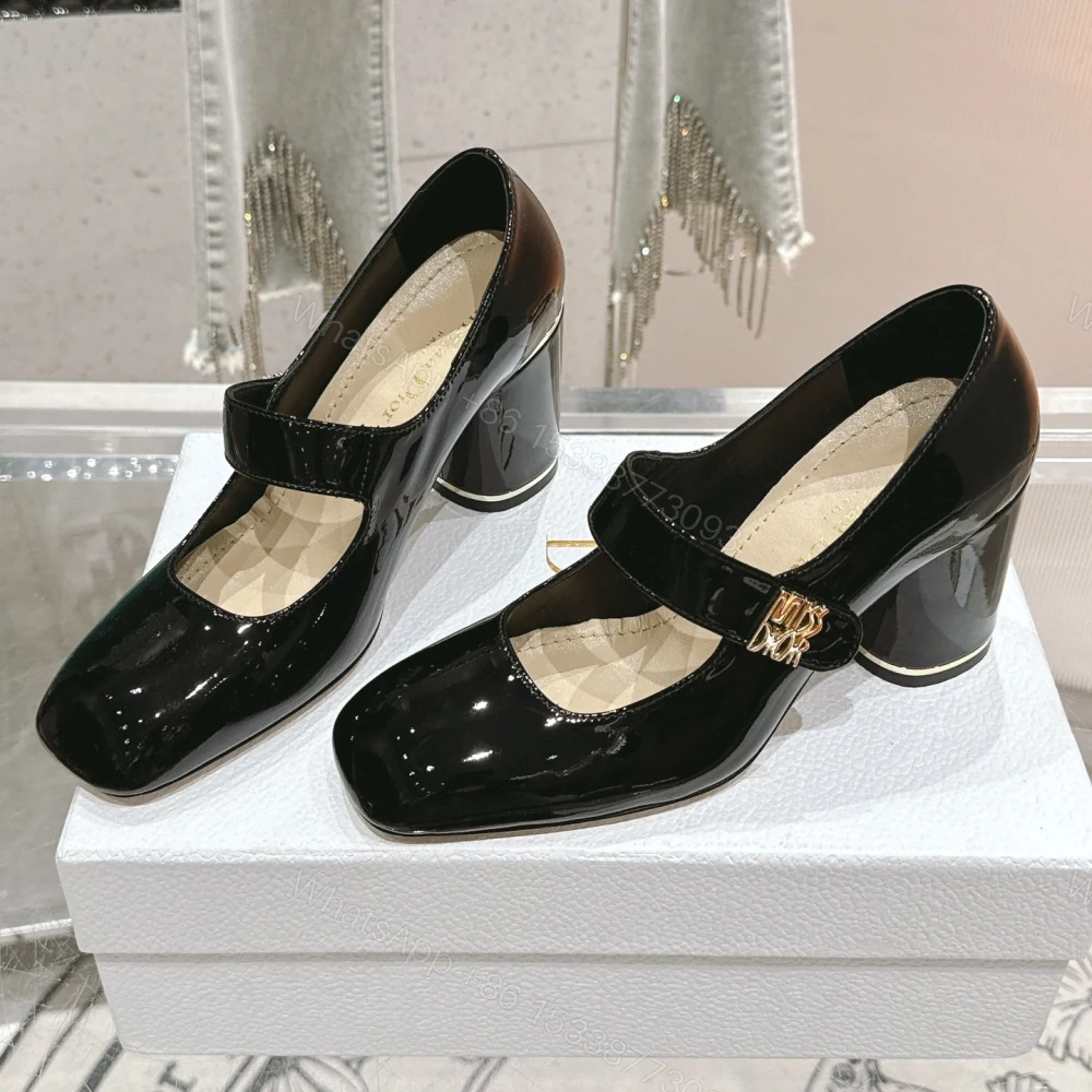 高仿Dior*Miss系列KVV320方頭粗跟單鞋8CM黑色漆皮免檢版 — view 1