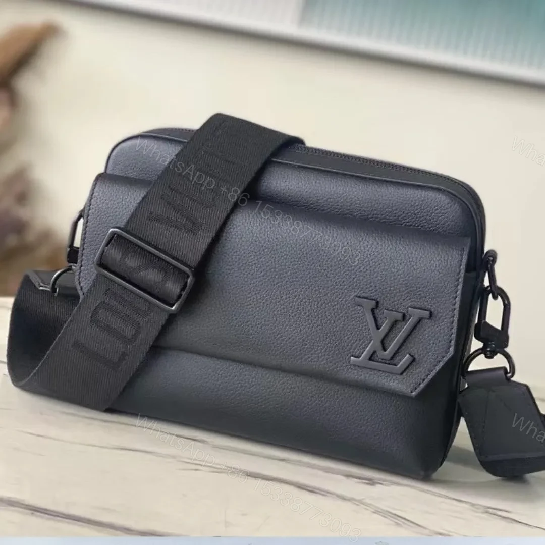 Louis Vuitton LV Fastline Men’s Handbag Black 23.5x18x7cm — view 1