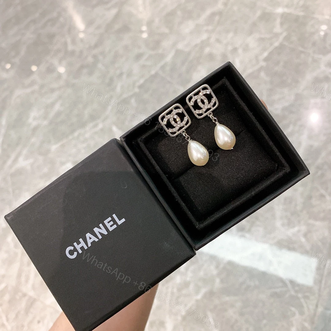 View 4 of EN – Lux Earring Chanel 013