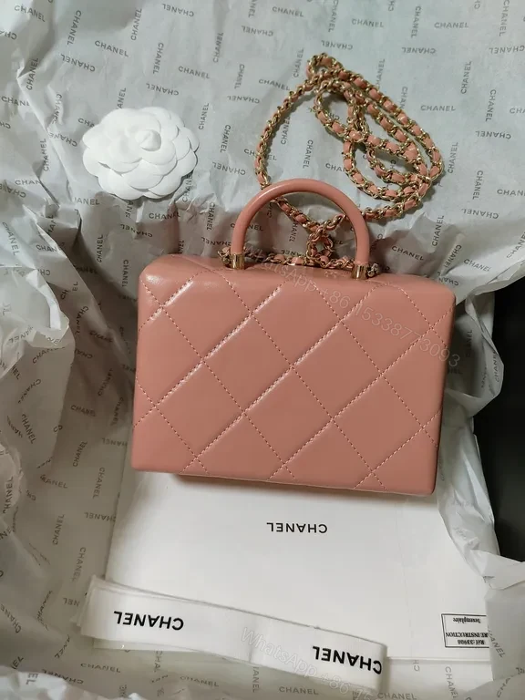 View 4 of Chic Pink Quilted Crossbody: Timeless Luxe Everyday Bag