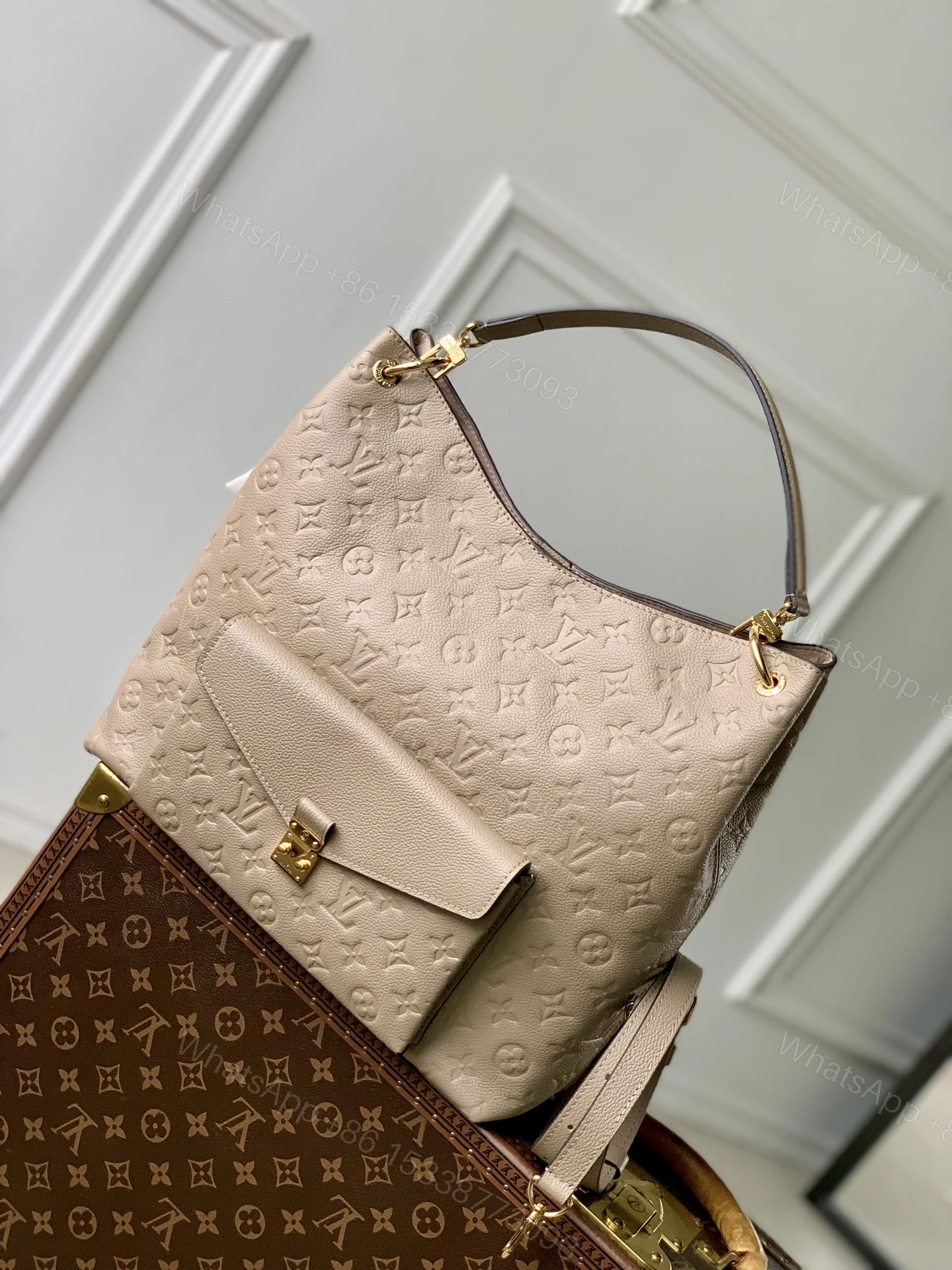 LV 一比一 女款 手提單肩包 壓紋皮革設計 高級質感款 — view 1