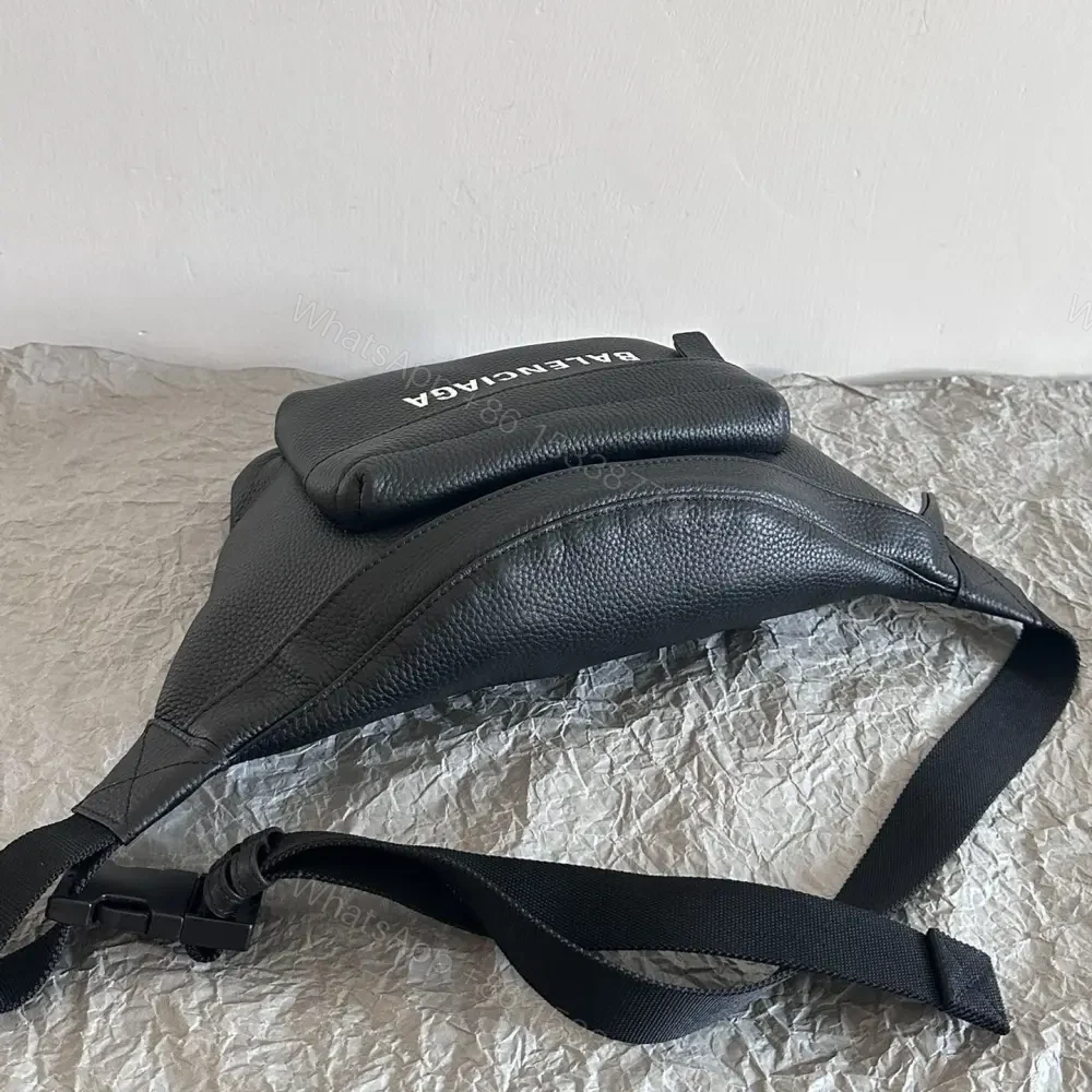 View 5 of 高仿Balenciaga男士小牛皮腰包