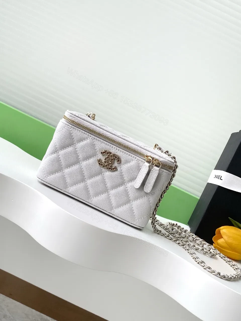 Quilted Box Bag: Gold Hardware, Crossbody Style, Chic — view 1