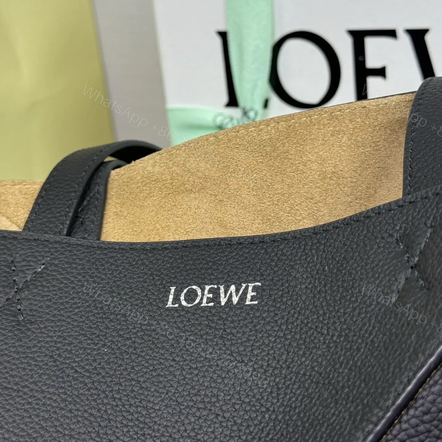 View 16 of 高仿Loewe*Fold系列1100幾何Tote包黑色中號免檢版