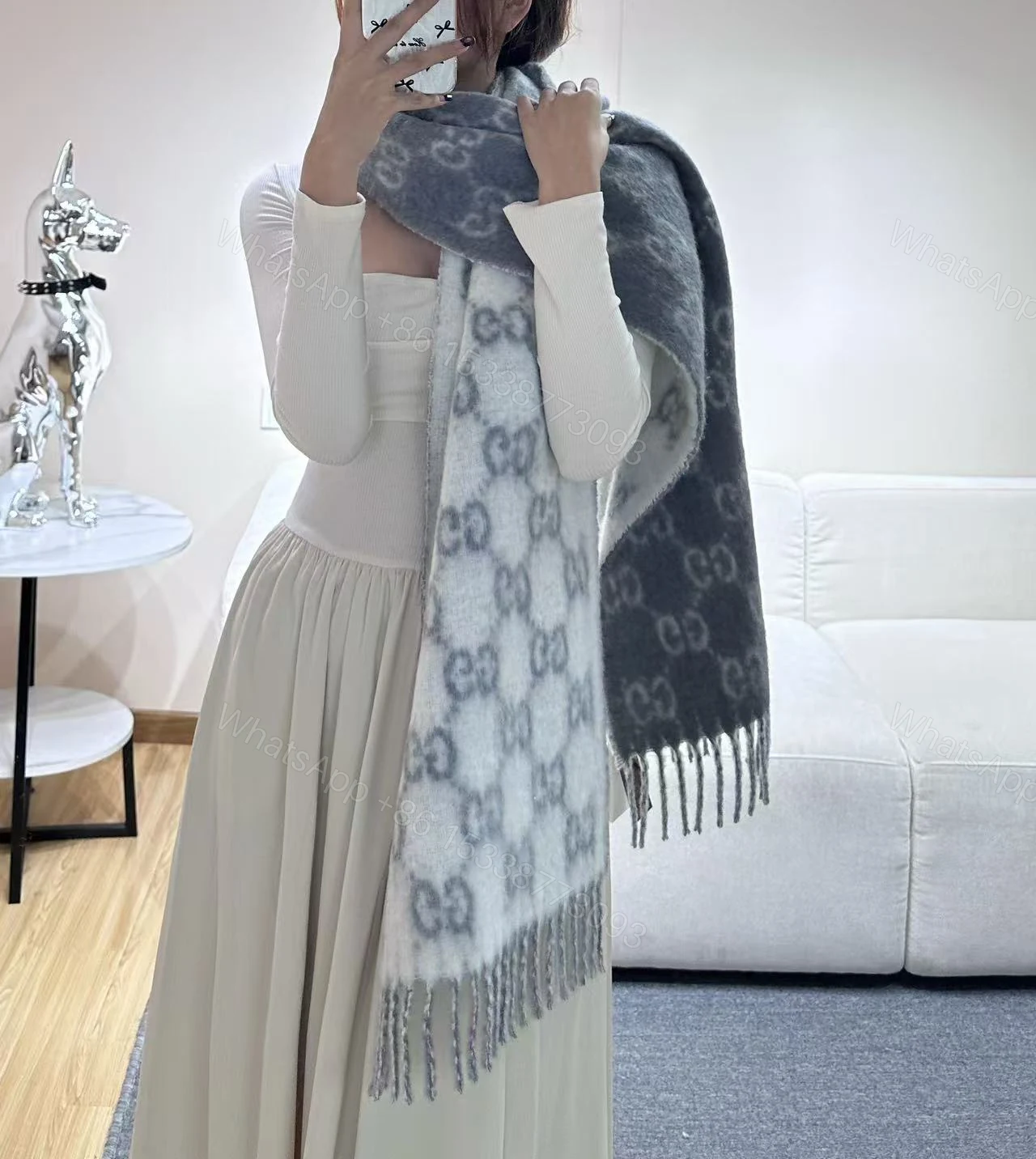 Gucci一比一精品女款雙面圍巾溫柔灰白配色 — view 1