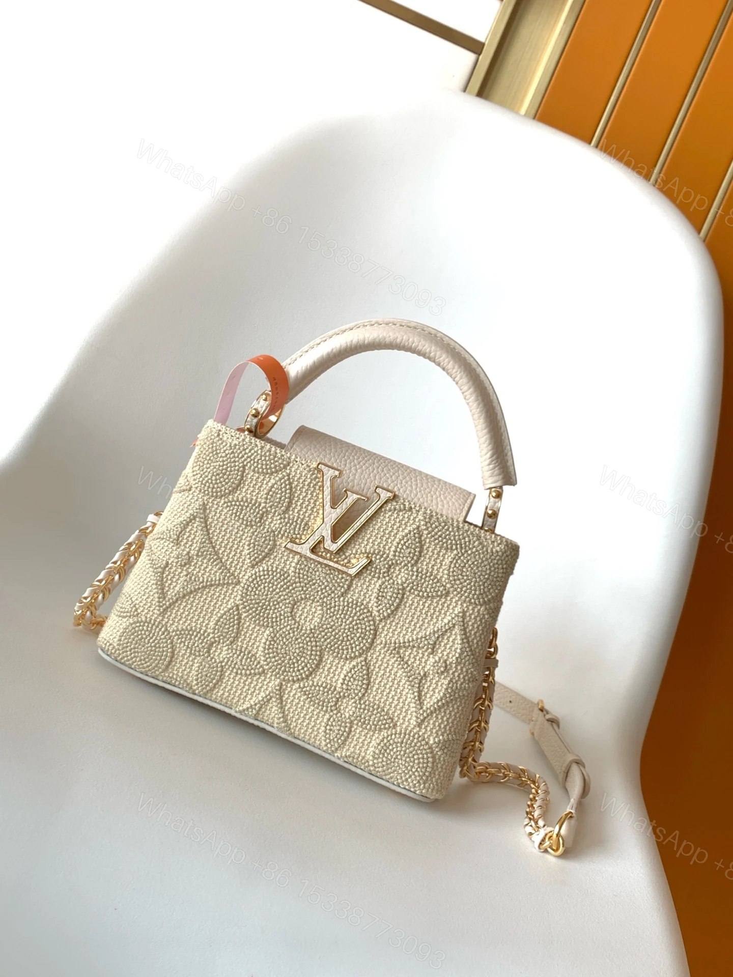 LV 高仿 Capucines BB 浅米白刺繡手提包 氣質鏈條款 — view 1