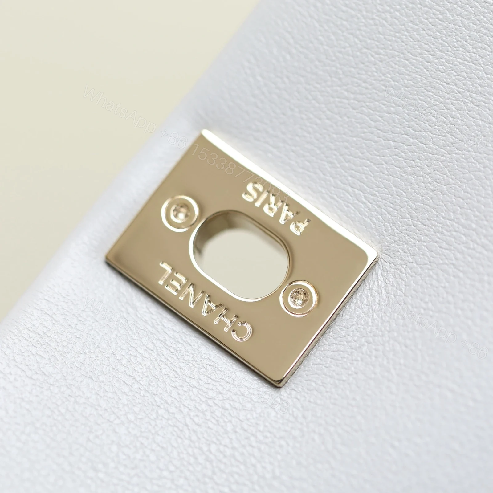 View 20 of 高仿Chanel*24K系列AS2908小牛皮淡灰雙肩包大號免檢版