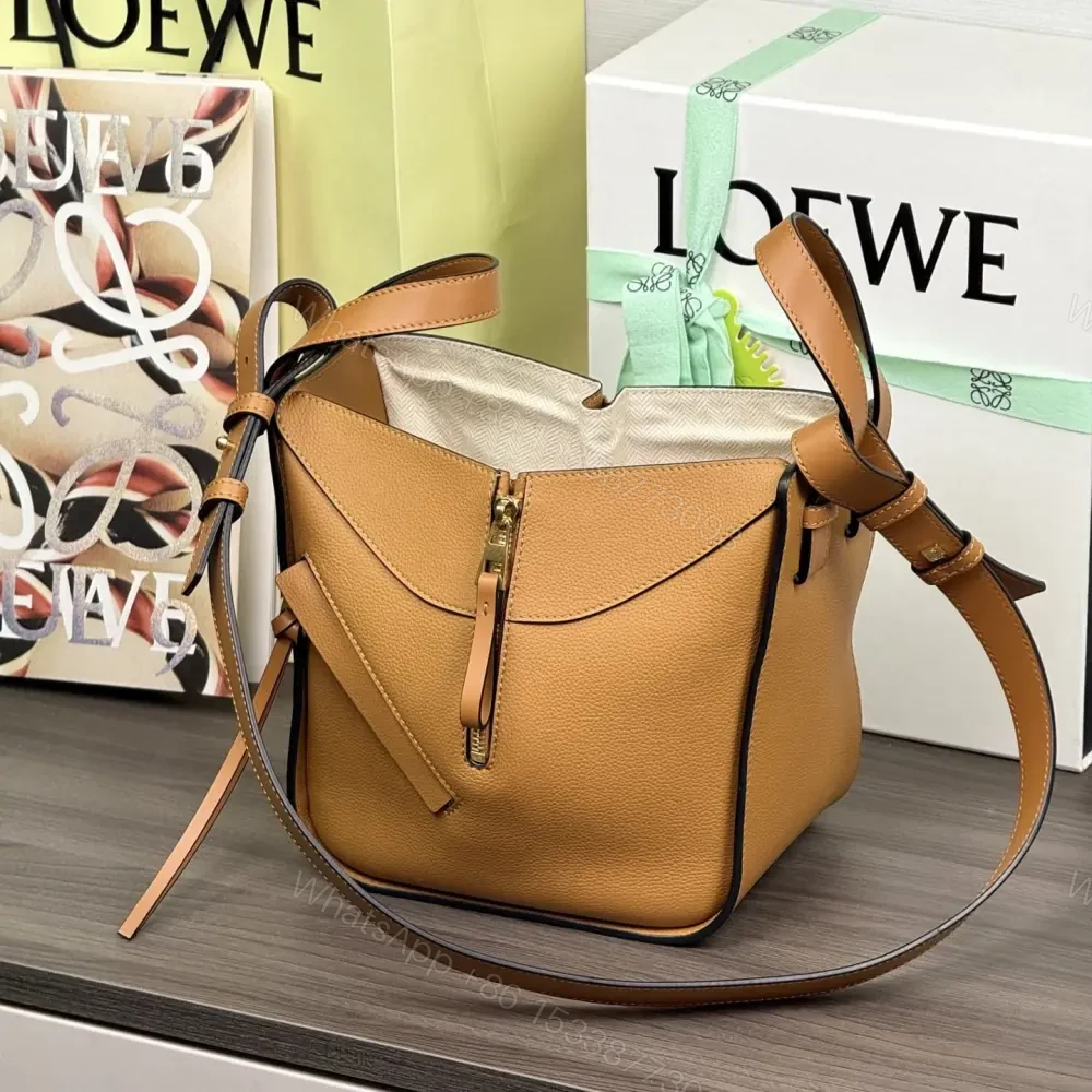 View 4 of 高仿Loewe*Hammock系列5542粒面小牛皮吊床手袋焦糖色小號免檢版