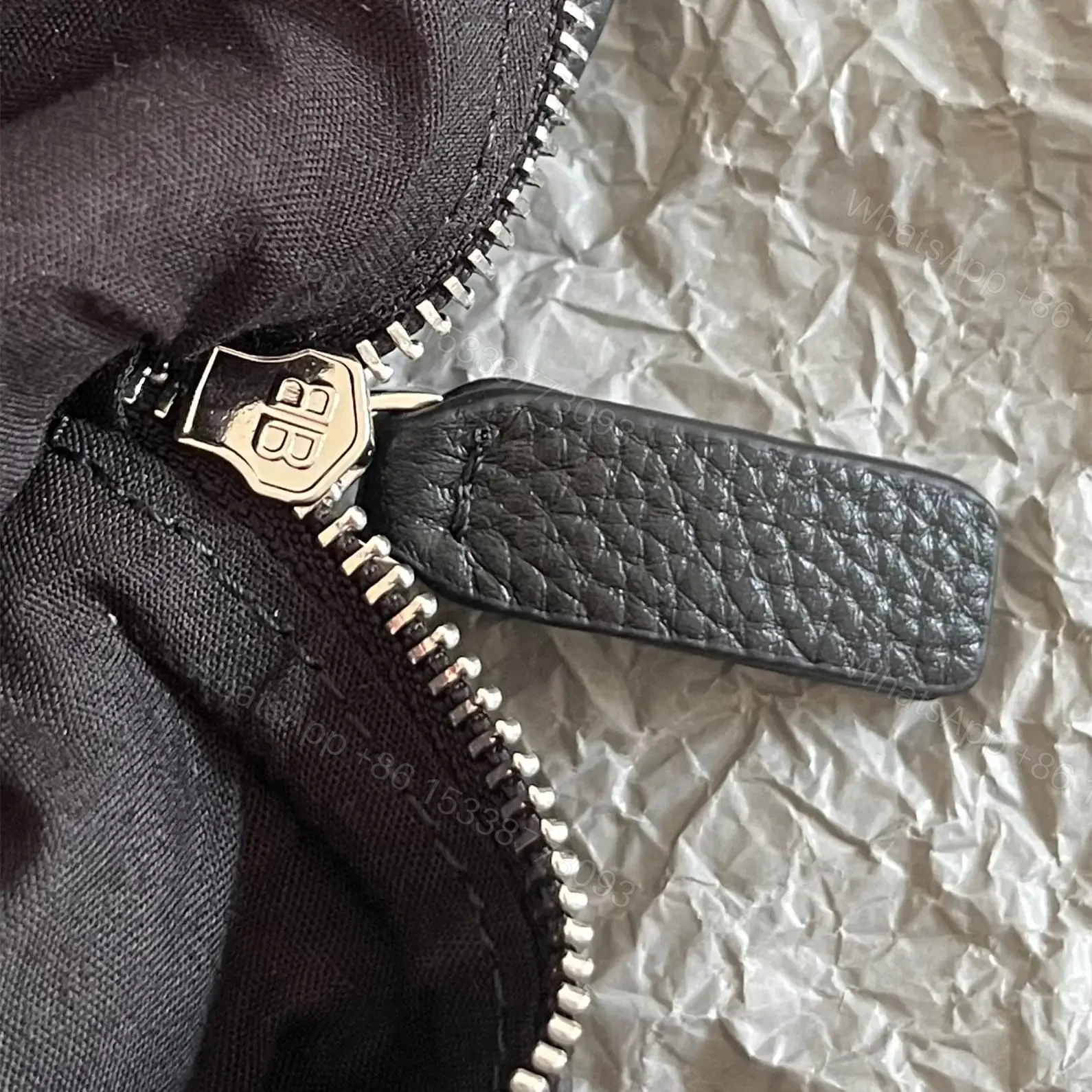 View 12 of 高仿Balenciaga男士小牛皮腰包