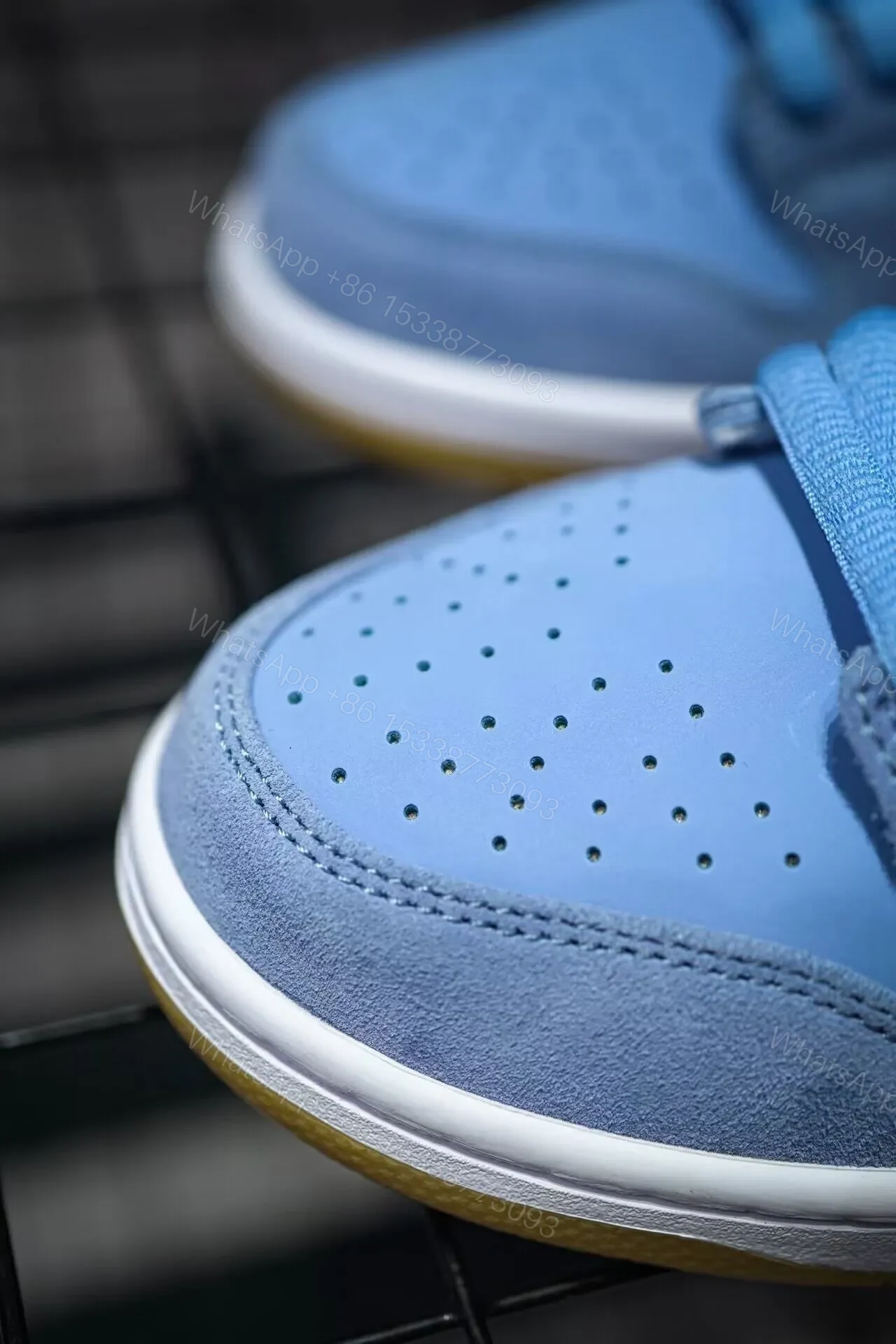 View 4 of NIKE DUNK SB Low PRM “Phillies” Replicas