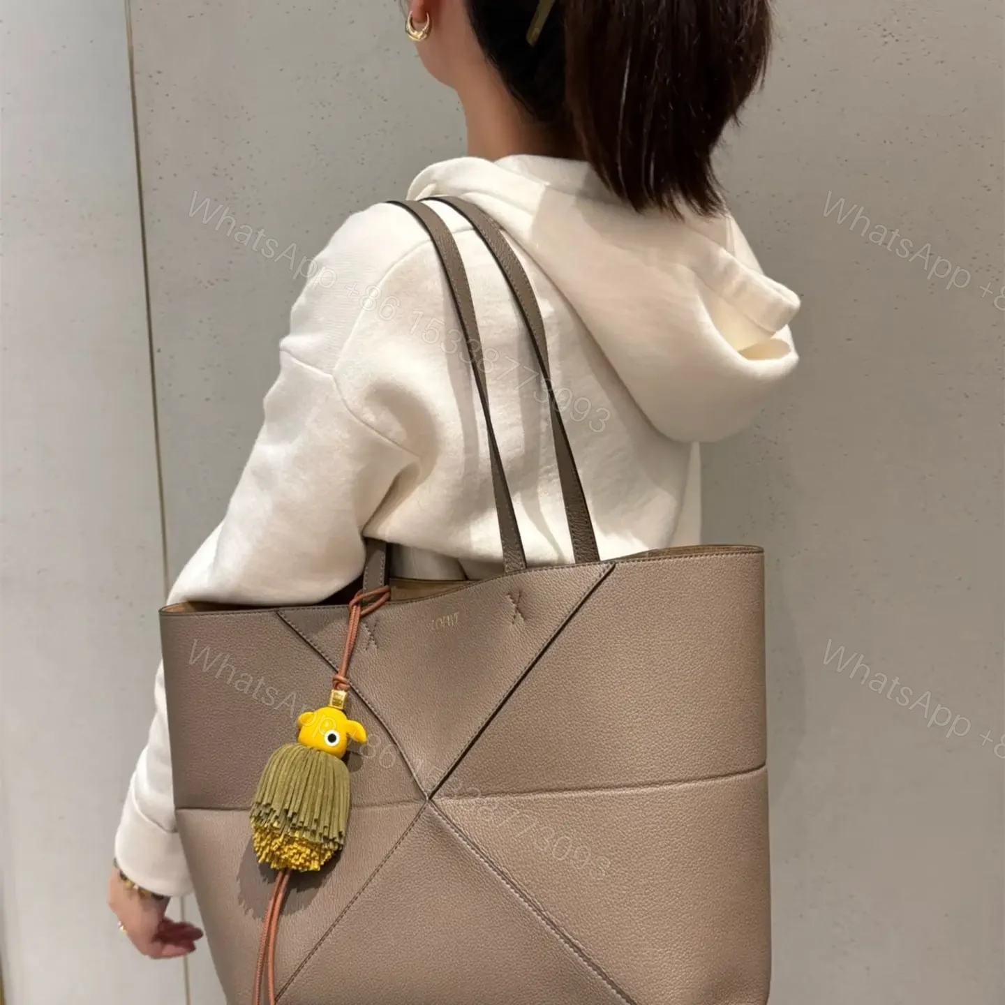 View 19 of 高仿Loewe*Fold系列3170幾何Tote包灰褐色中號免檢版