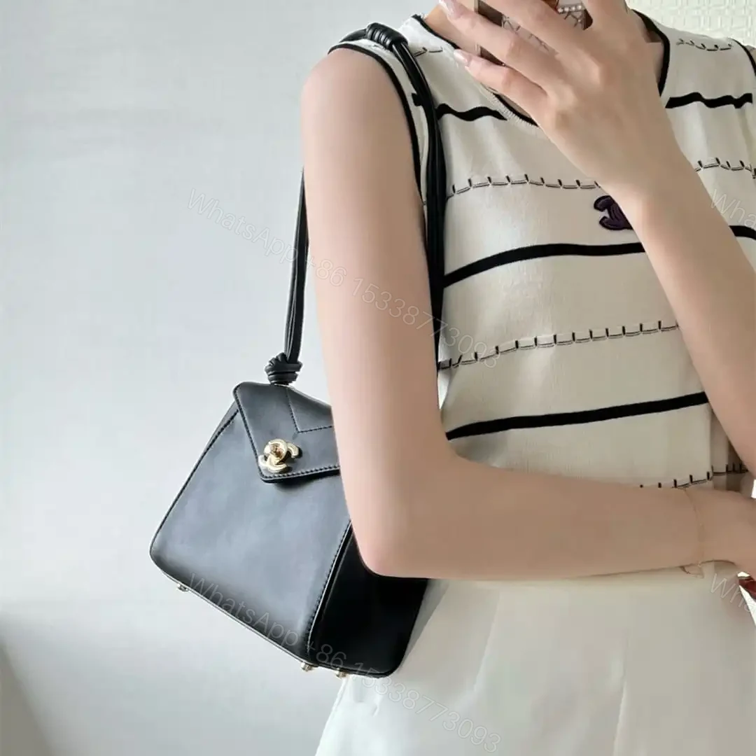 View 19 of 高仿Chanel*26A系列AS6223高級手工坊口蓋包黑色小號免檢版
