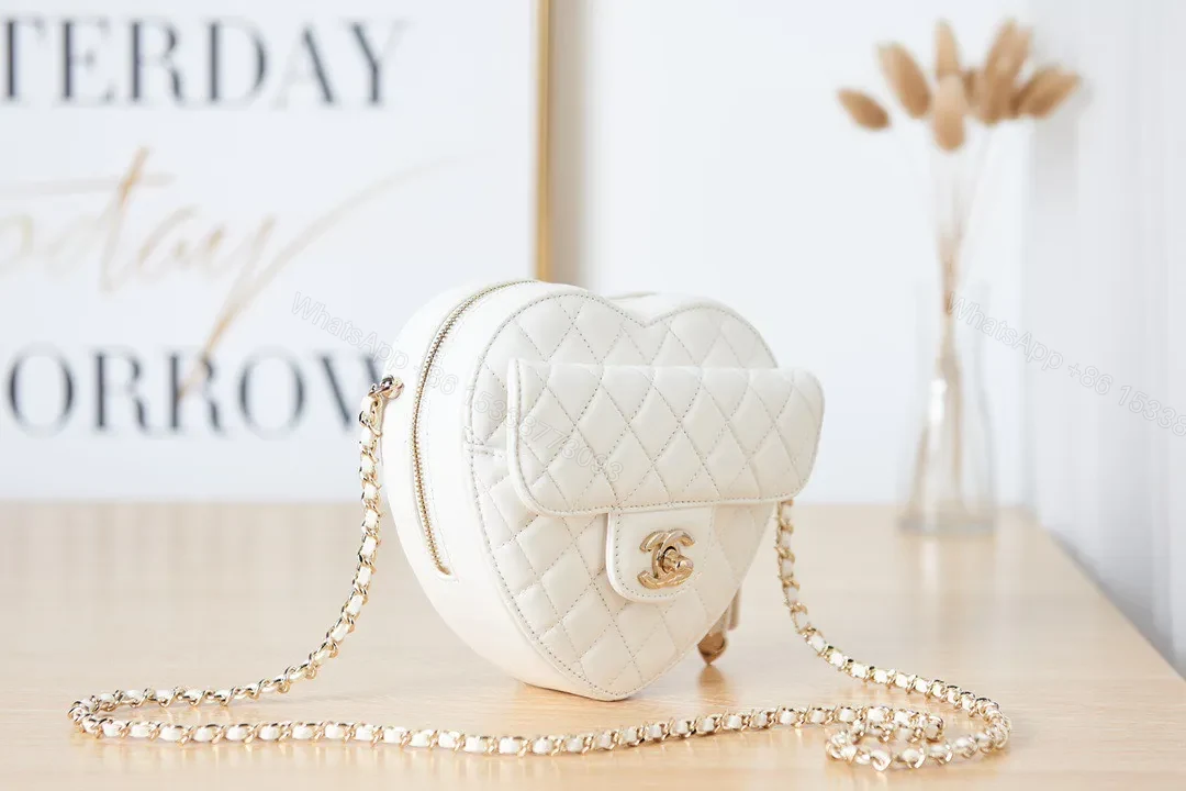 View 8 of Chanel The One Like Auth Handbags Smooth Leather Heart-Pattern Milk Lock Gold 16.5x18x6.5cm