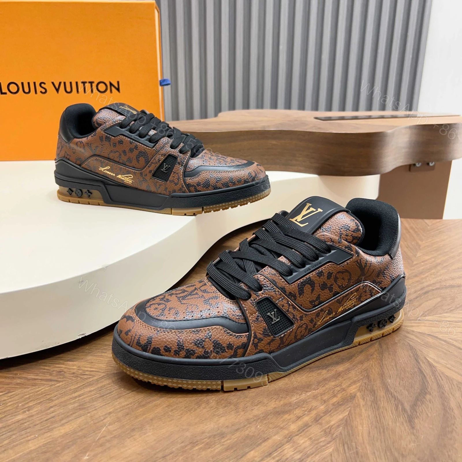 LV A貨咖啡色Monogram Trainer運動鞋 經典潮流鞋 — view 1