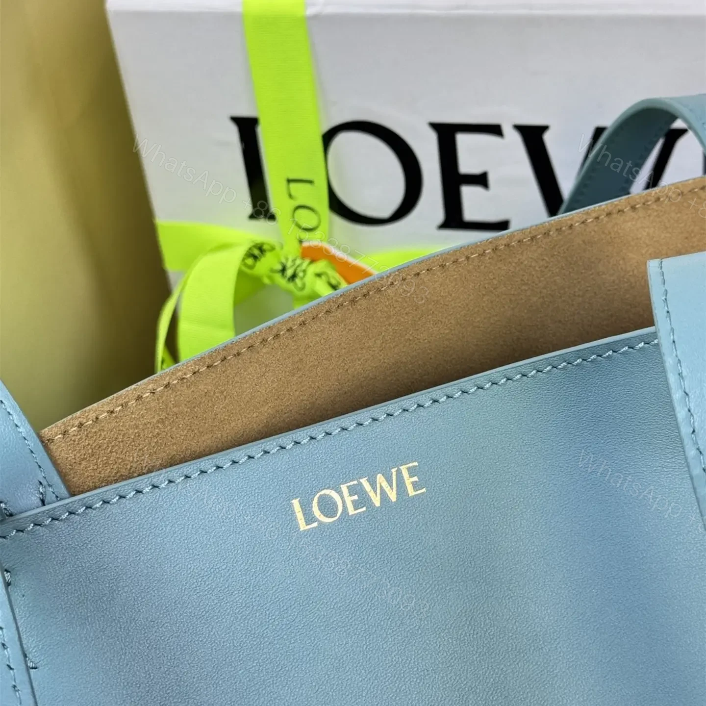 View 10 of 高仿Loewe*Fold系列4512小牛皮Tote手袋水色中號免檢版