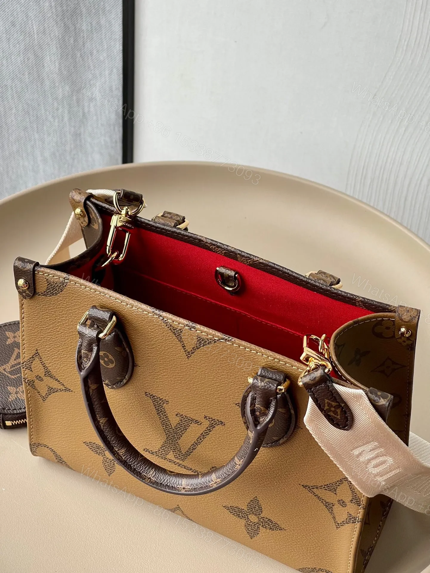 View 8 of Louis Vuitton LV On The Go Like Auth Handbags LV Pattern 25x19x11.5cm