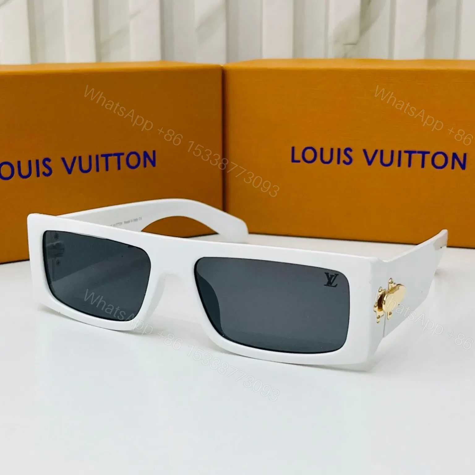 Louis Vuitton C07B10-3 Sunglasses Black — view 1