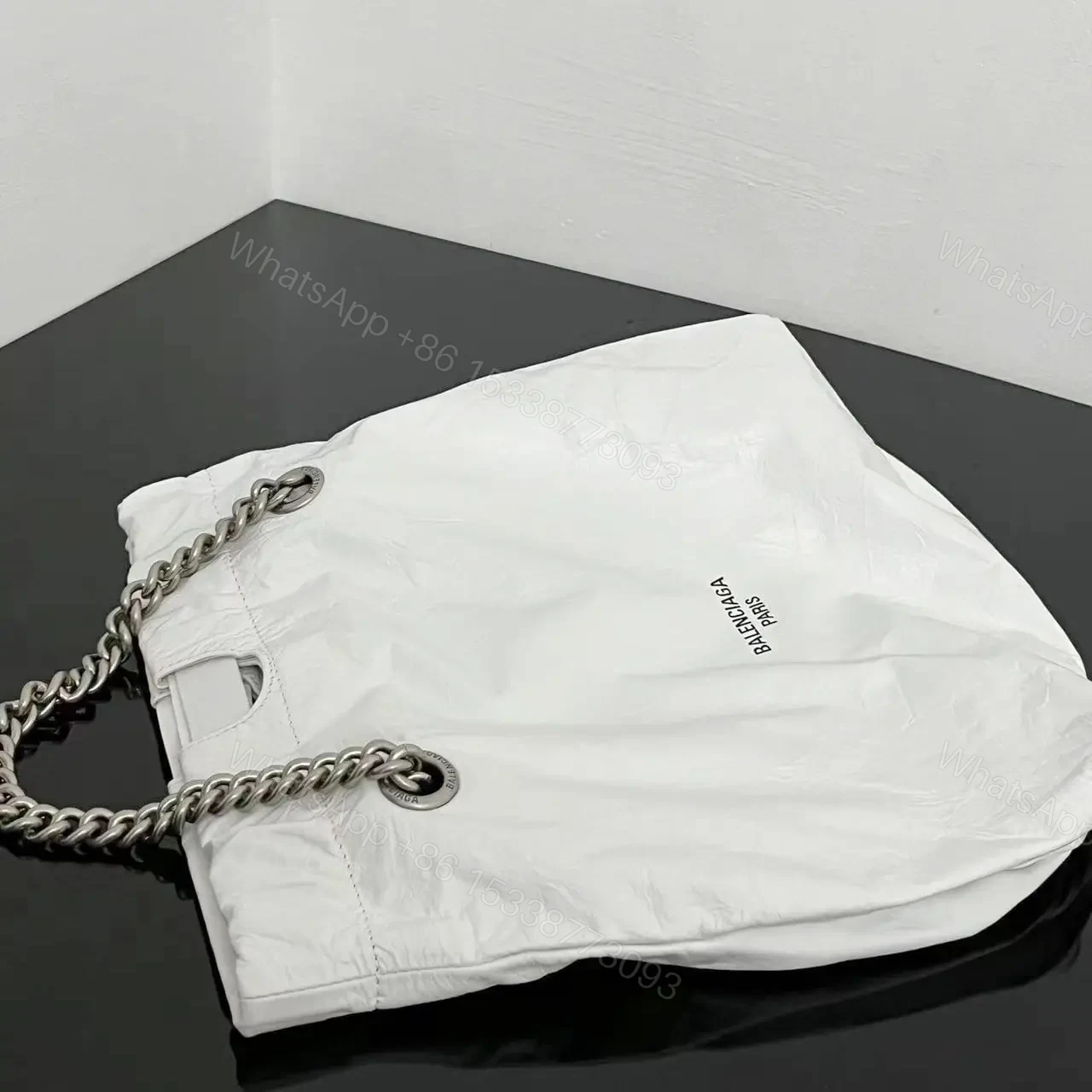 View 10 of 高仿Balenciaga2023Crushtote褶皺牛皮手拎袋小號