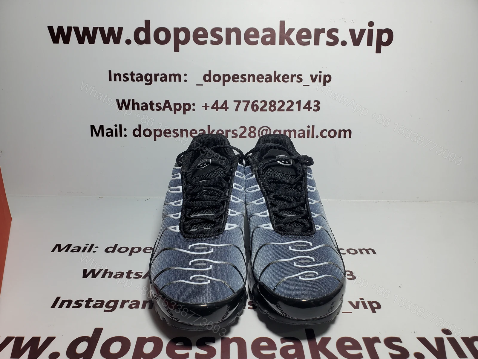 Nike Air Max Plus Black Metallic Silver — view 2