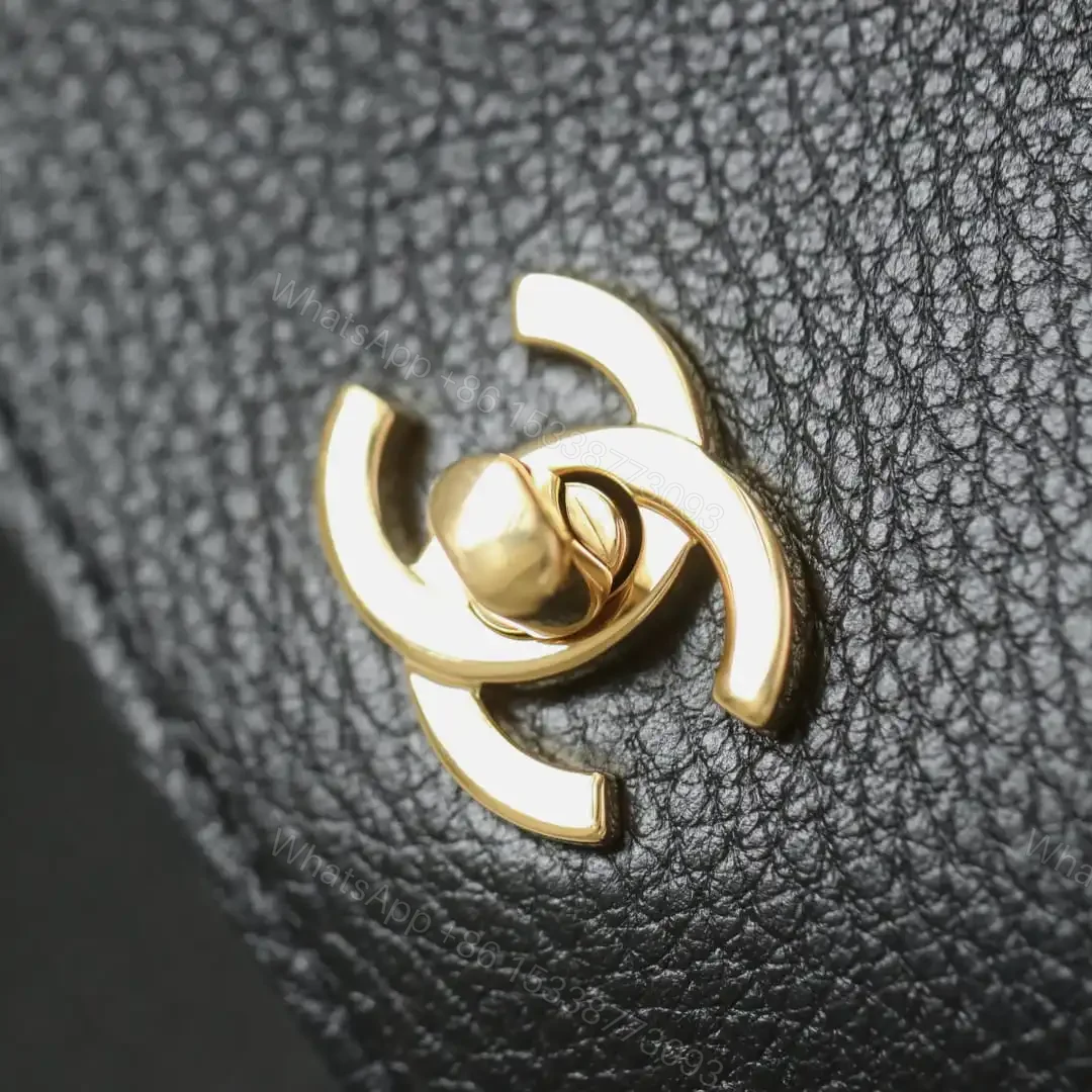 View 9 of 高仿Chanel*26S系列AS6289粒面小牛皮單肩包黑色大號免檢版