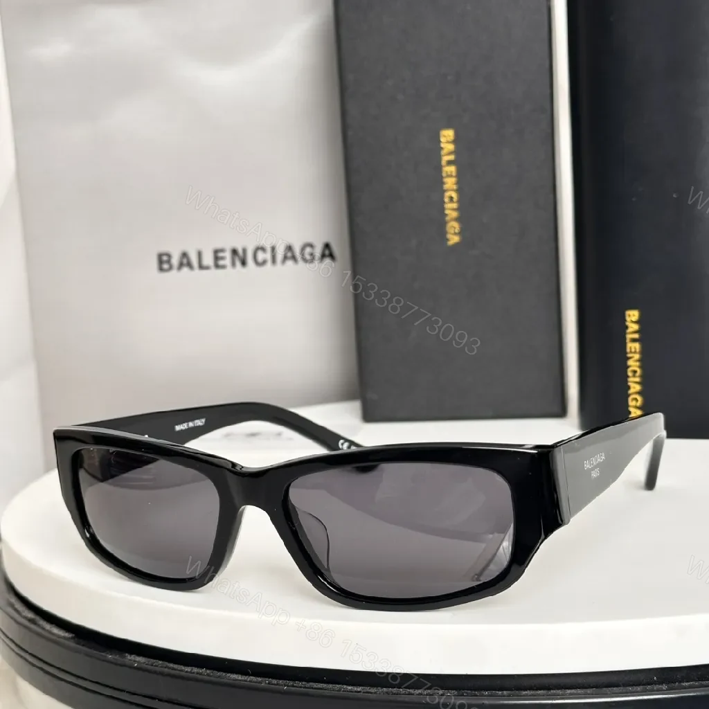 Minimalist Black Acetate Sunglasses with Bold Presence — view 1