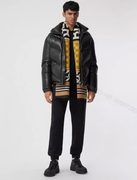 View 3 of Burberry巴宝莉蒙太奇再生羊绒混纺提花围巾典藏米色