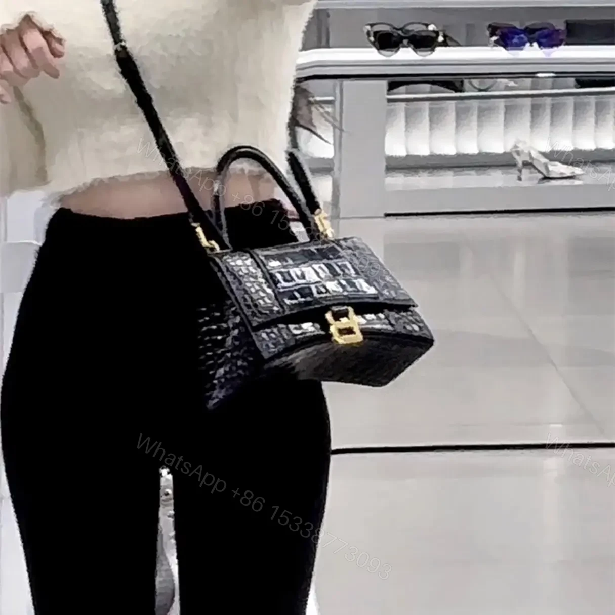 View 16 of 高仿BalenciagaHourglass系列鱷魚皮沙漏包S