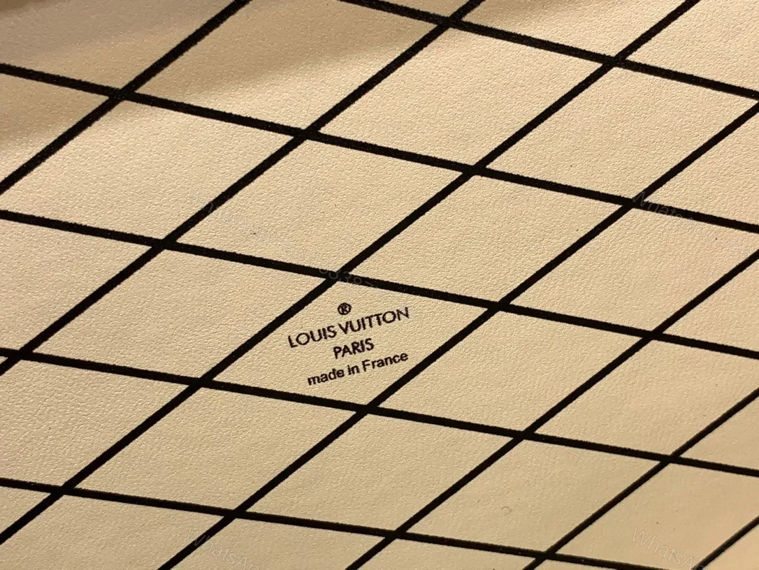 View 7 of Louis Vuitton LV Petite Box Shape Lock Plated Gold Handbags 20×12.5x5cm