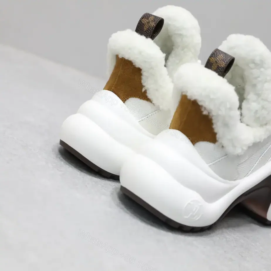 View 4 of LV ARCHLIGHT SNEAKER – LSVM002