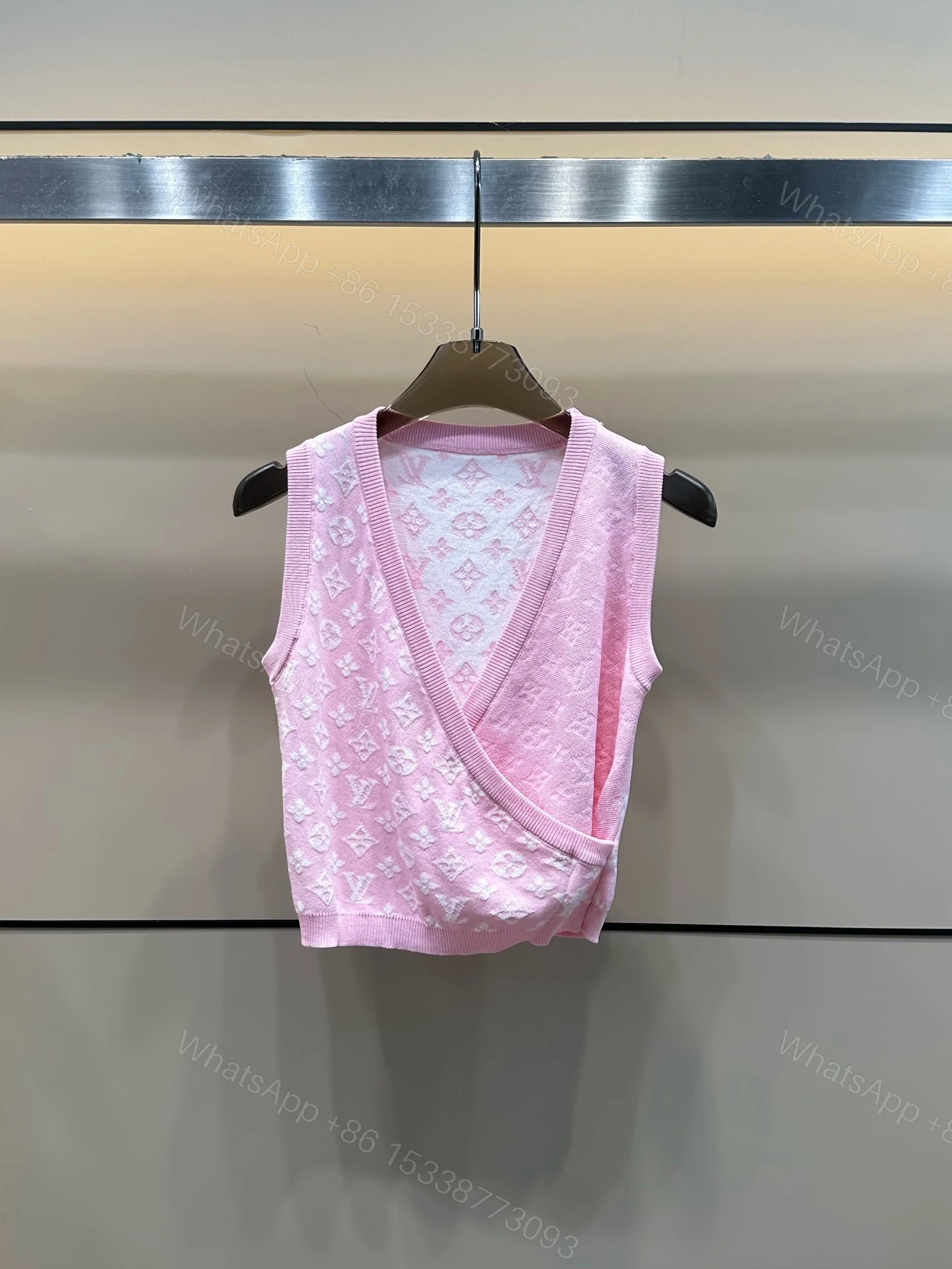 LV精品仿製女士粉白拼色V領針織背心甜美百搭款 — view 1
