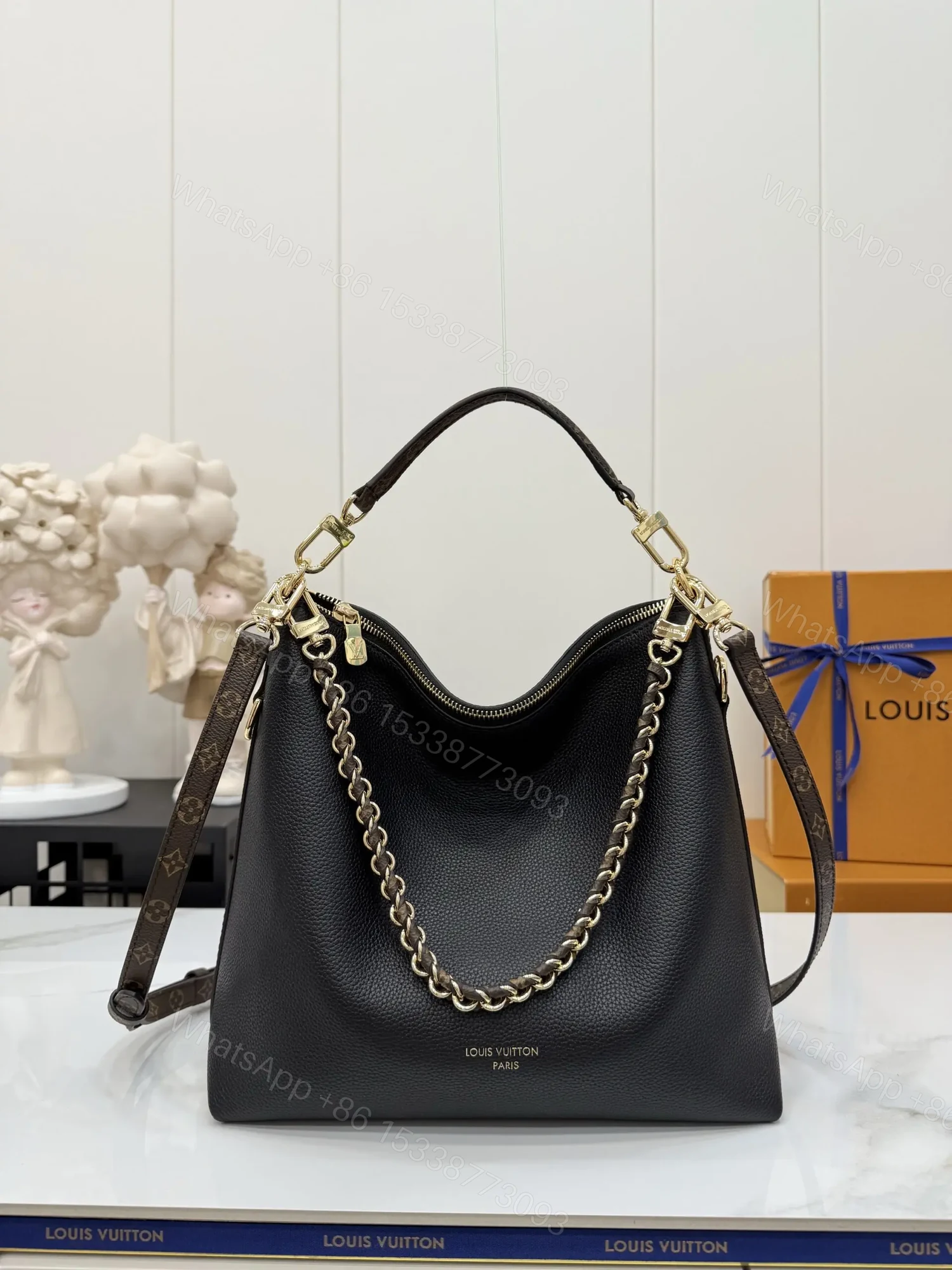 LV Multipass Black M28029 — view 1