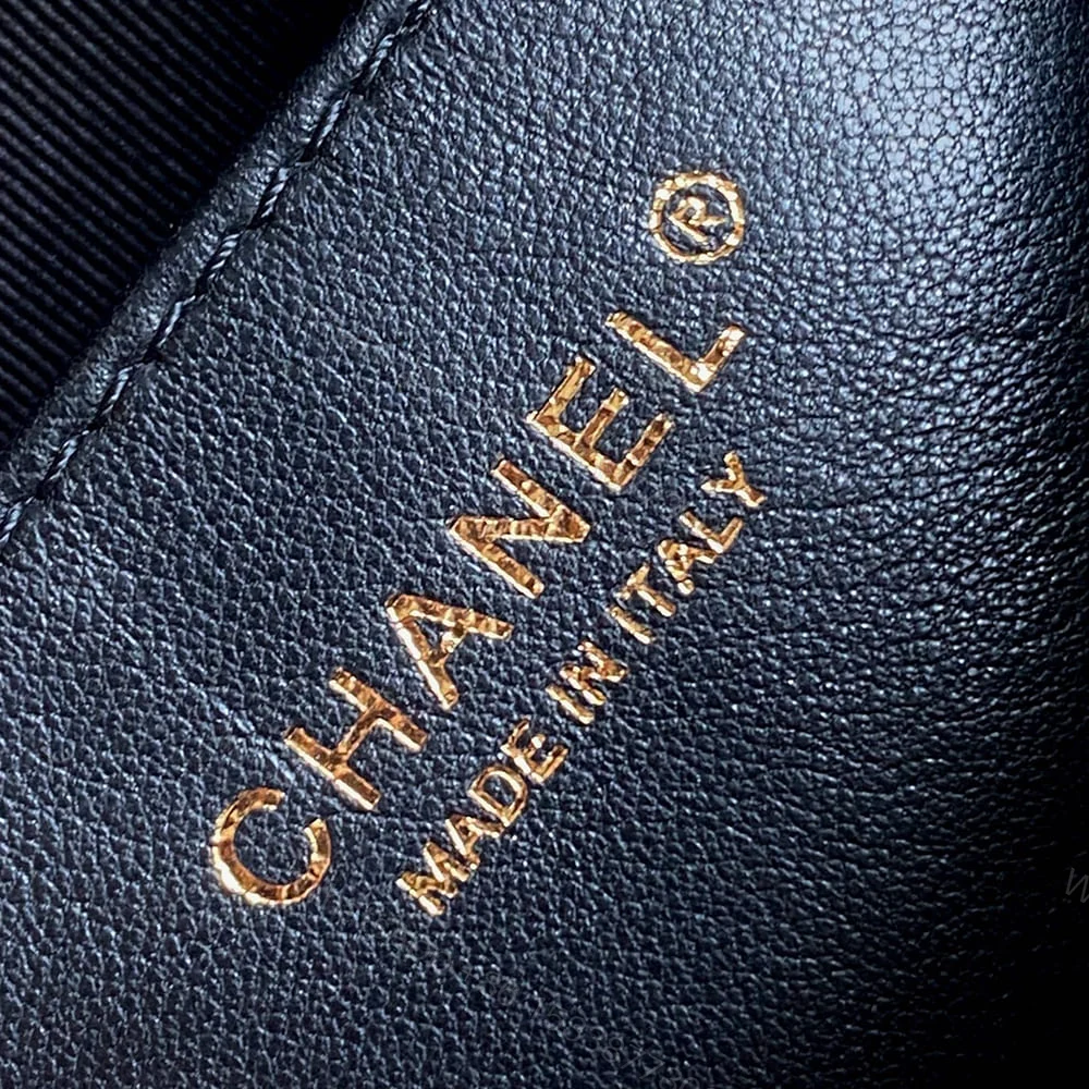 View 7 of CHANEL Hobo Handbag(HIGH-END GRADE)