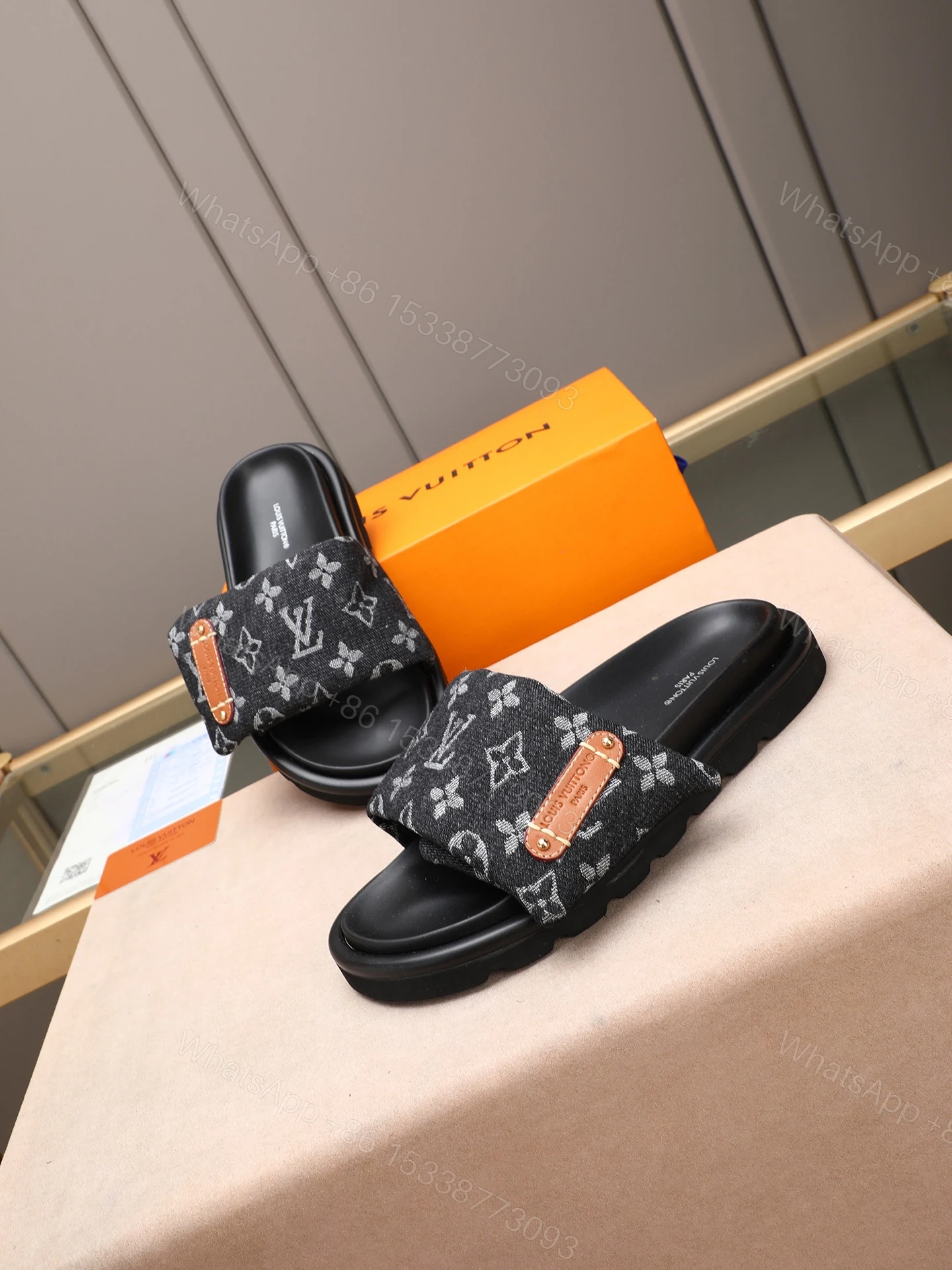 LV 原單 黑色Monogram厚底拖鞋 黑底潮流款 — view 1