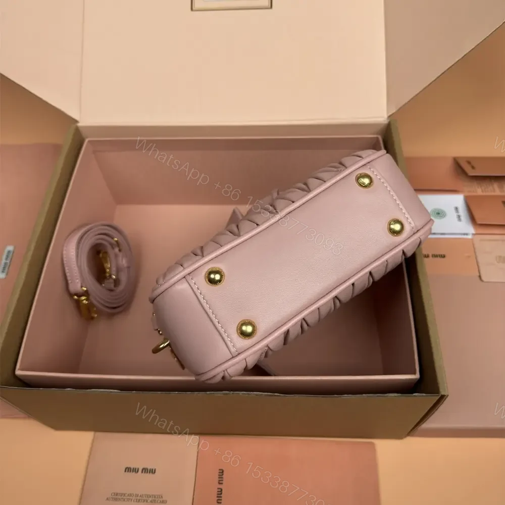 View 6 of 高仿miumiu*Arcadie系列5BB123小羊皮斜挎包粉色小號免檢版