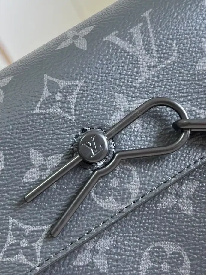 View 9 of Louis Vuitton Steamer Wearable Wallet -RRG066