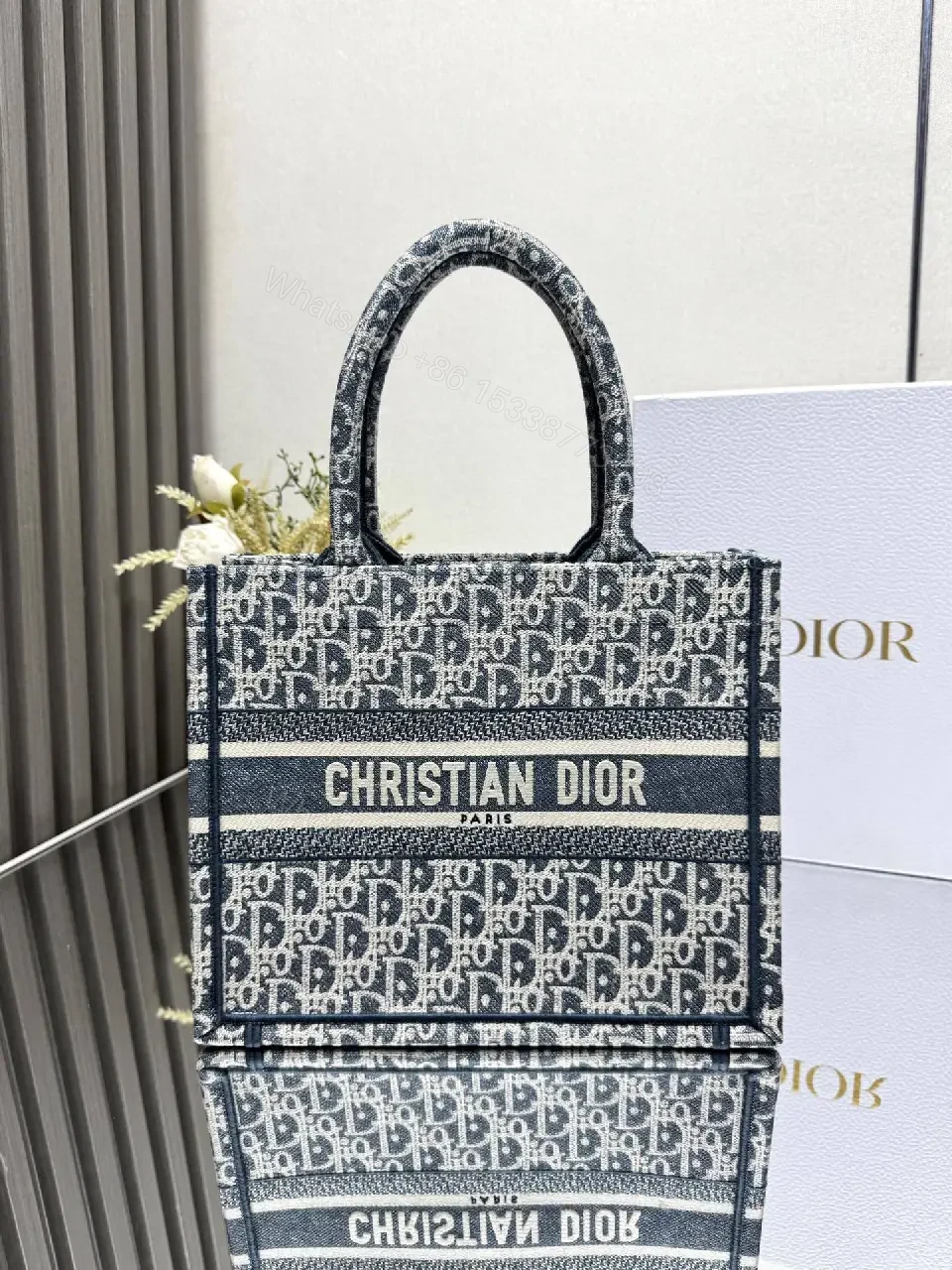 Monochrome Jacquard Tote: Bold Texture, Everyday Chic, Open-Top — view 1