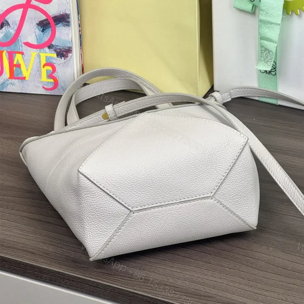 View 4 of 高仿Loewe*Fold系列1769小牛皮Tote手袋米灰色Mini免檢版