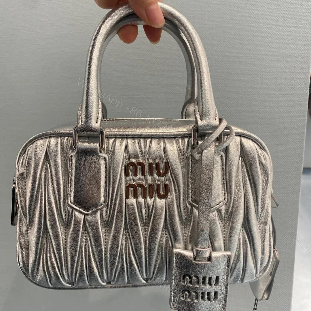 View 13 of 高仿miumiu繆繆TooPretty系列5BB123保齡球手袋銀色