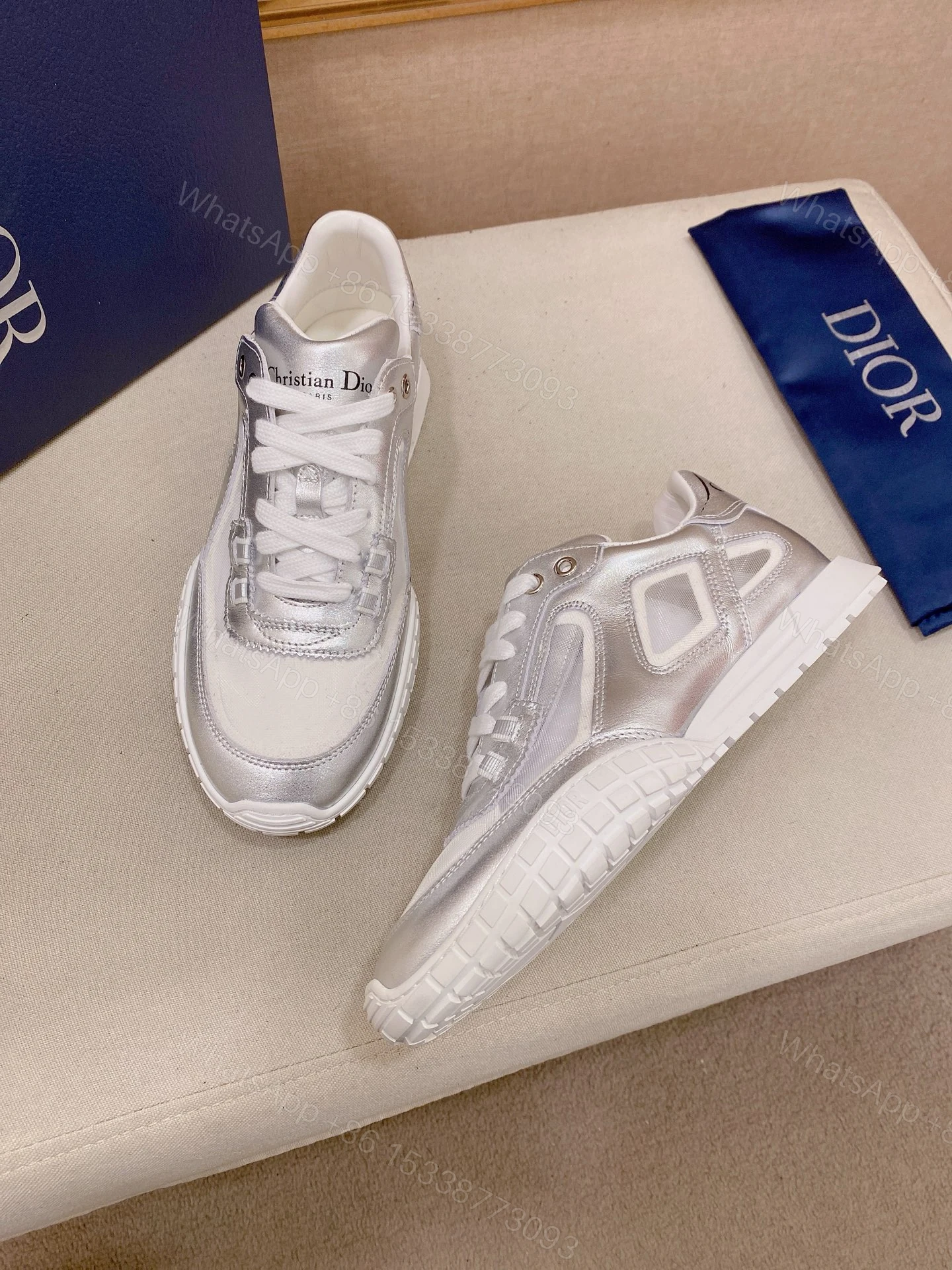 高仿 Dior 銀白反光運動鞋 男款輕量慢跑鞋 科技感休閒鞋款 — view 1