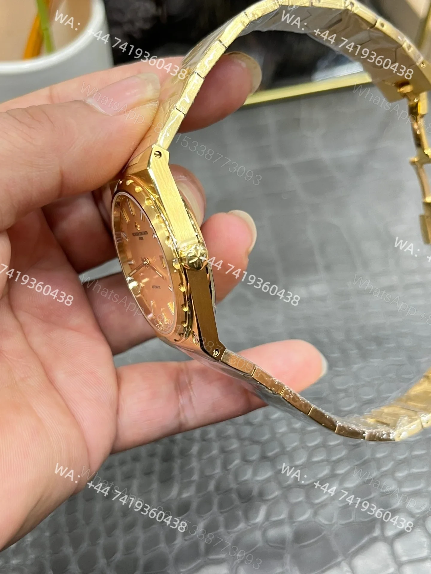 View 7 of Super Clone Vacheron Constantin Historiques 222 4200H/222J-B935 – Gold Dial
