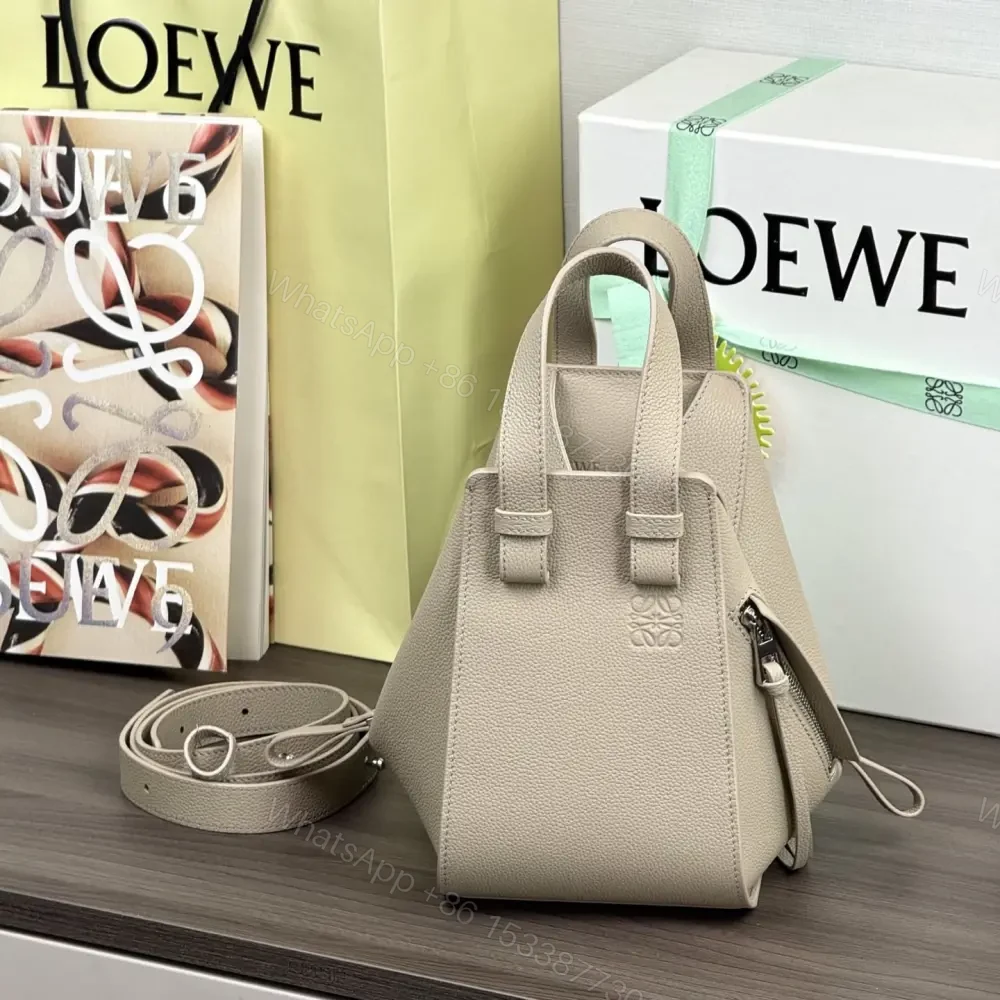 View 2 of 高仿Loewe*Hammock系列5541粒面小牛皮吊床手袋陶土色小號免檢版