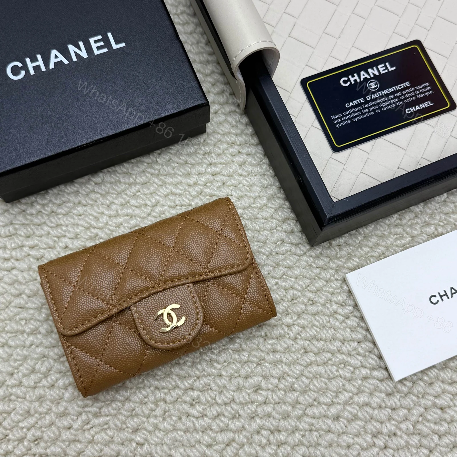Chanel A貨焦糖色短夾 女生通勤必備柔感皮質小巧實用 — view 1